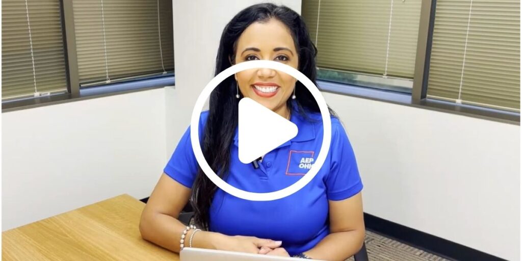 An AEP Ohio employee smiles while explaining how to use our bill help tool. 